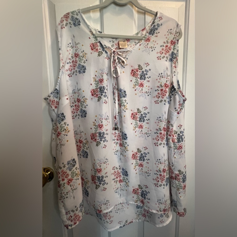 Terra & Sky White and Red Tie Front Blouse